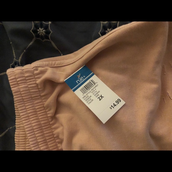 Shorts - Picture 3 of 3